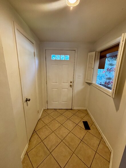 Building Photo - 5 Hawk Run Ct