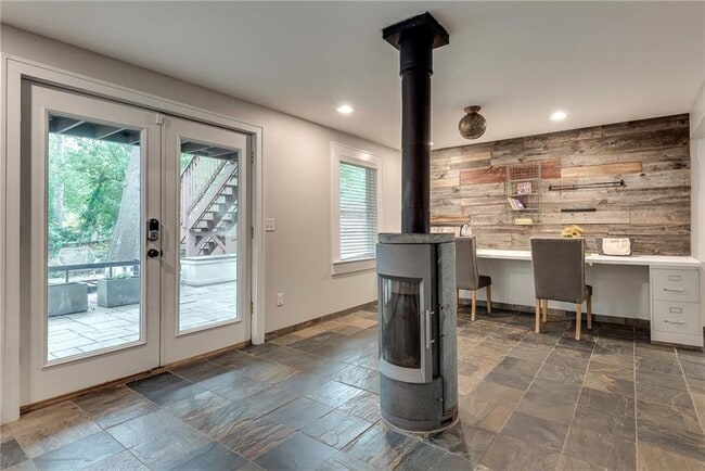 Building Photo - 953 Gilbert St SE