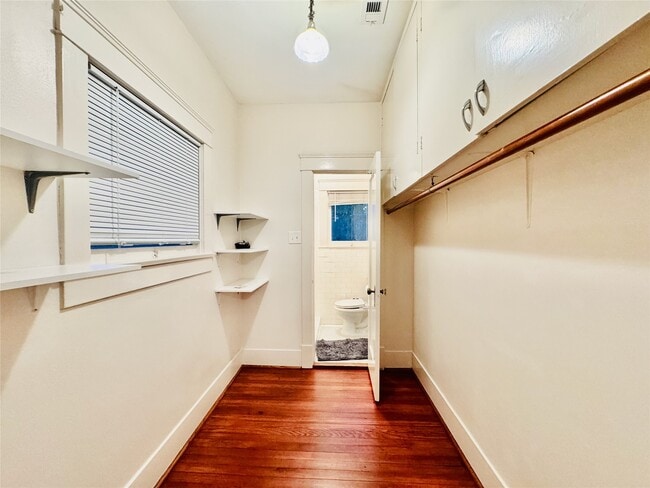 Building Photo - 1016 W Alabama St