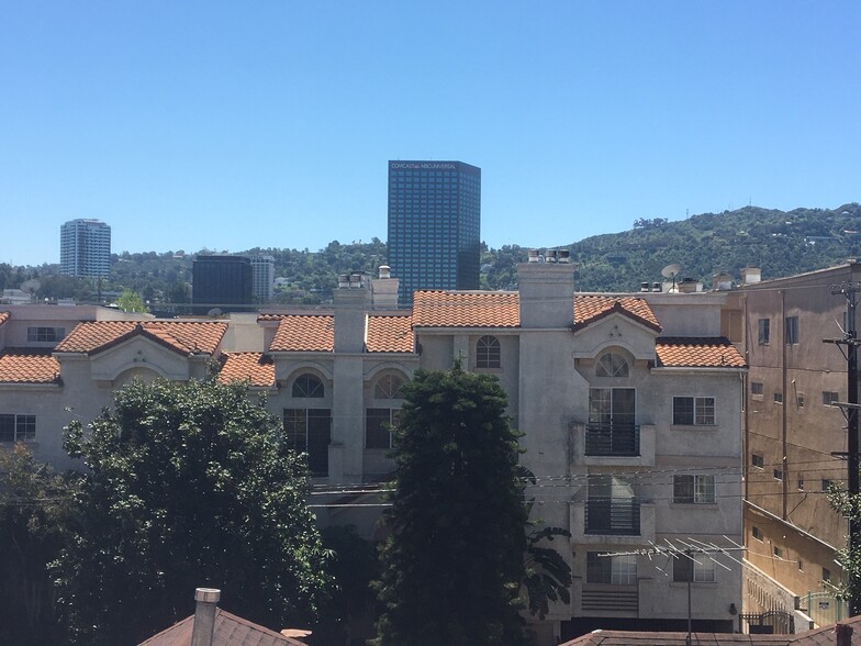 Primary Photo - Villa Del Rey Apartments