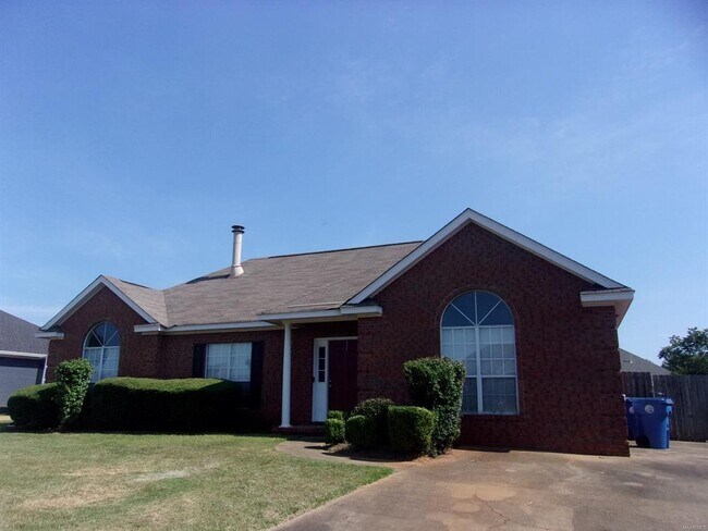 Building Photo - 826 Bluegrass Dr