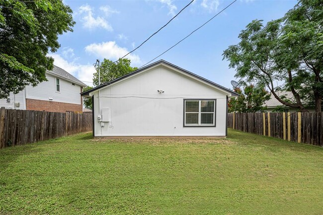 Building Photo - 613 Broken Bow Dr
