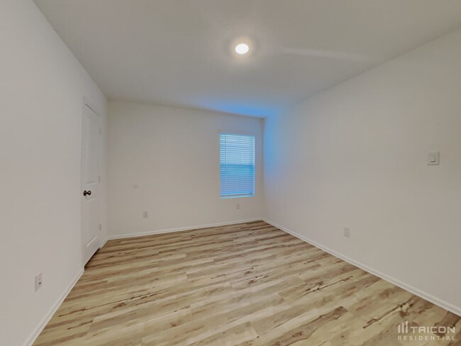 Building Photo - 10511 Pineland Dr