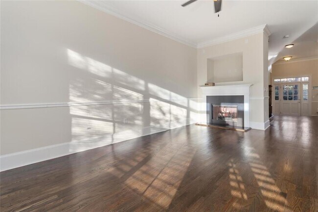 Building Photo - 5460 Glenridge View NE