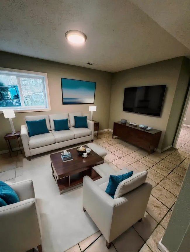 Building Photo - 3622 Douglas Ave