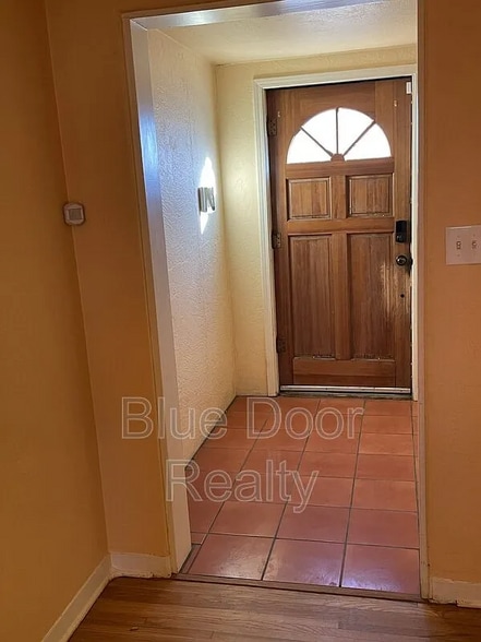 Building Photo - 1001 Jackson St SE