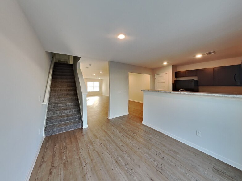 Building Photo - 34 Red Robin Ct
