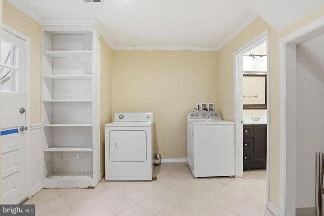 Building Photo - 7416 Sportsman Dr