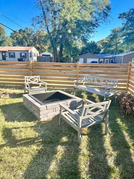 Building Photo - 801 N 77th Ave