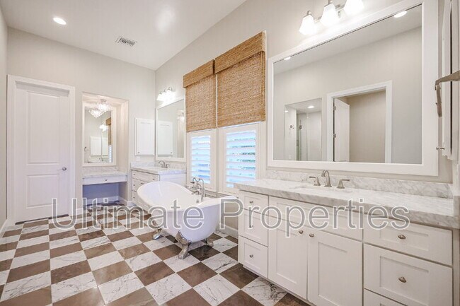 Building Photo - 28995 N 71st Ave