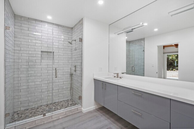 Bathroom 1 - 31259 Bailard Rd