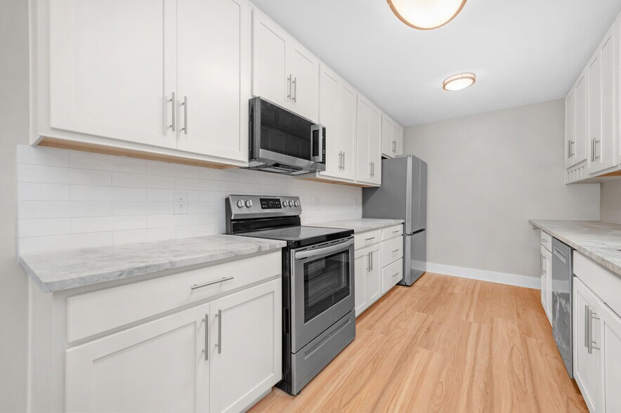 Kitchen - 20333 Detroit Rd