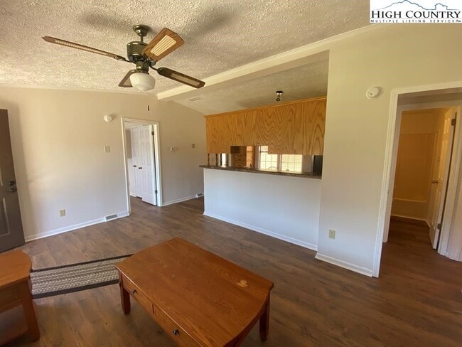 Building Photo - 462 Hartsoe Rd