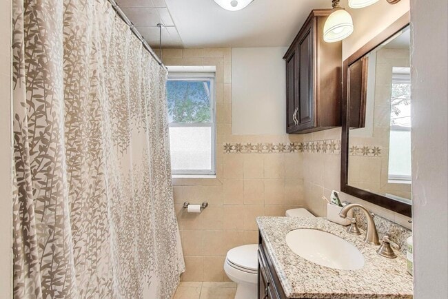 Building Photo - 36 E Touhy Ave