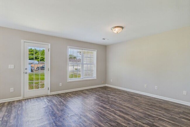 Building Photo - Beautifully Updated 3-Bedroom Home in Gree...