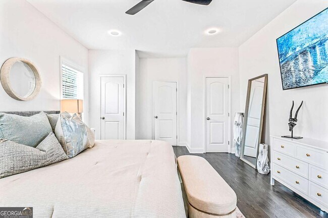 Building Photo - 620 Echo St NW