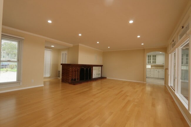 Building Photo - Westchester Home in Kentwood Neighborhood