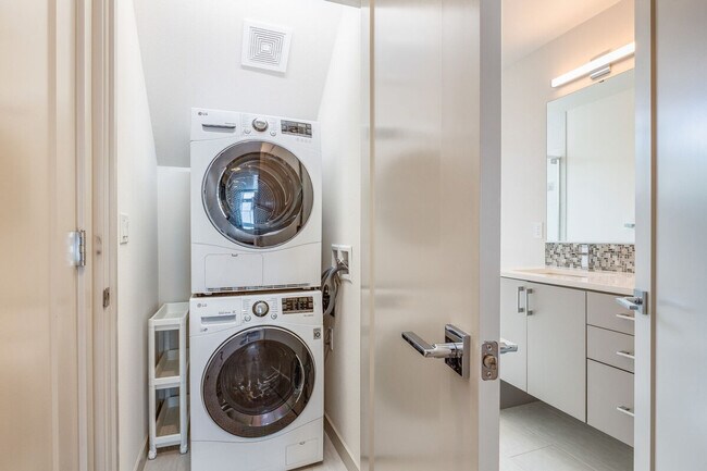 Building Photo - 2114 3rd Ave N