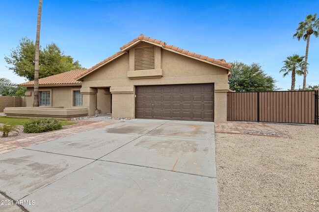 Building Photo - 5735 E Campo Bello Dr