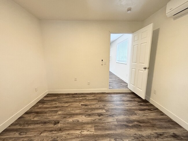 Building Photo - 436-436 S 800 W