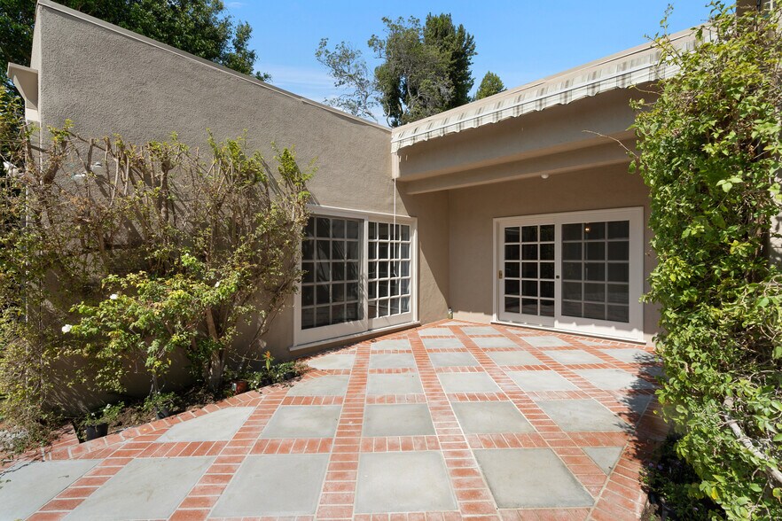 Building Photo - 519 N Rexford Dr