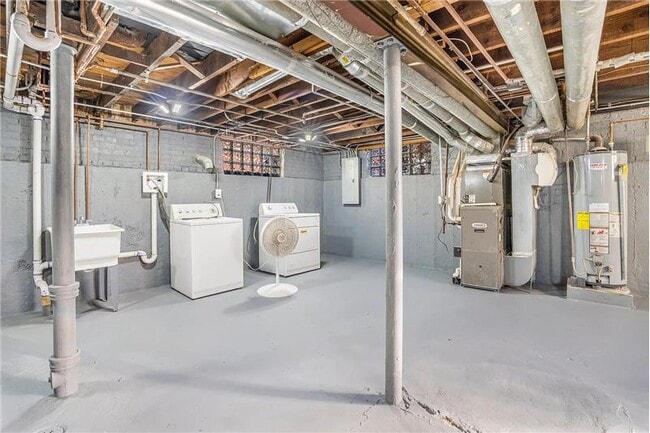 Building Photo - 6411 S Leclaire Ave