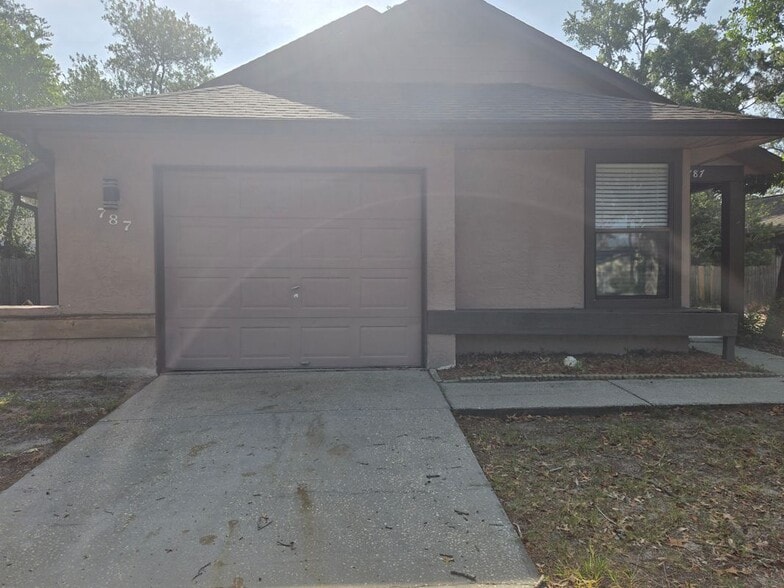 Building Photo - 787 Arthurs Ct
