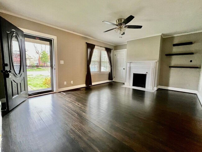 Building Photo - Adorable home located in St. Matthews