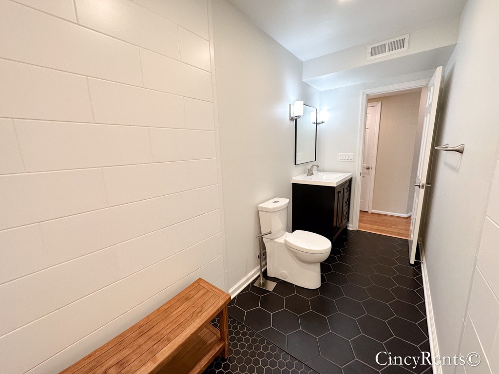 Building Photo - 6463 Oldbarn Ct