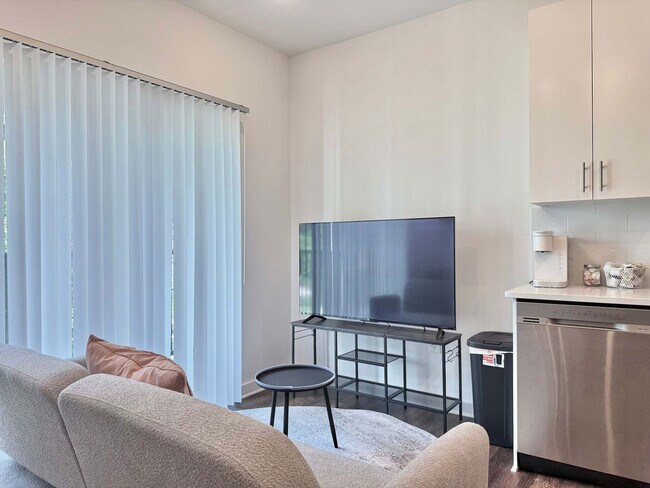 Building Photo - 542 Boulevard NE