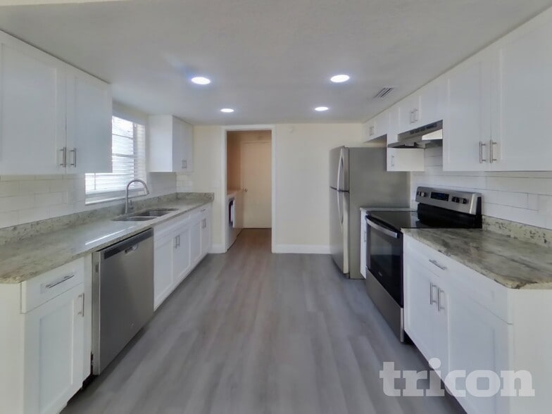 Building Photo - 15936 Winding Dr