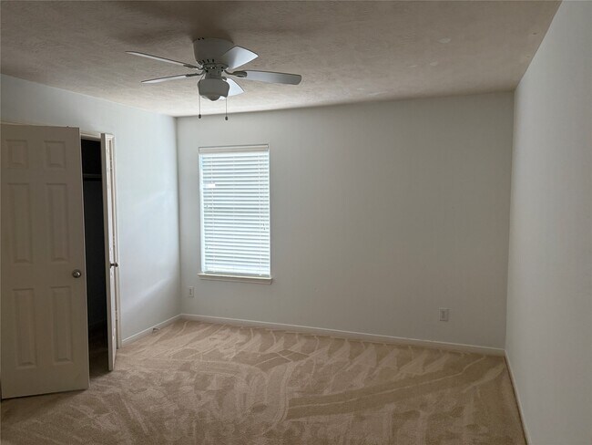 Building Photo - 410 Sunwood Glen Ln