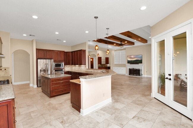 Building Photo - 1611 Lynnview Dr