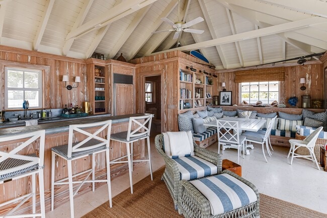 Building Photo - 1270 N Ocean Blvd