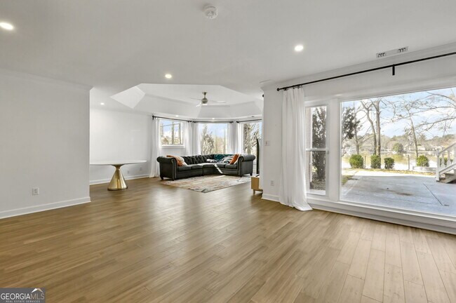 Building Photo - 300 Island Cove Dr