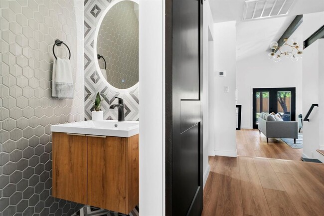 Building Photo - 6501 Thomas Springs Rd