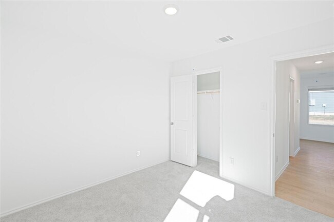 Building Photo - 241 Kings Row Ln