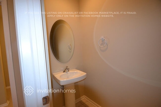 Building Photo - 878 Deer Path Dr