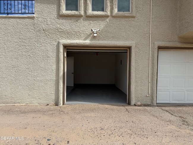 Building Photo - 10642 Cuatro Vistas Dr