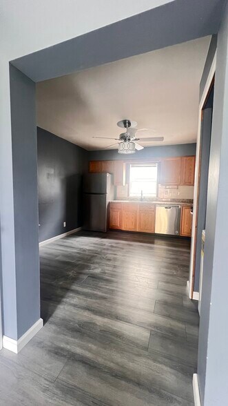 EAT IN KITCHEN - 215 Bower St