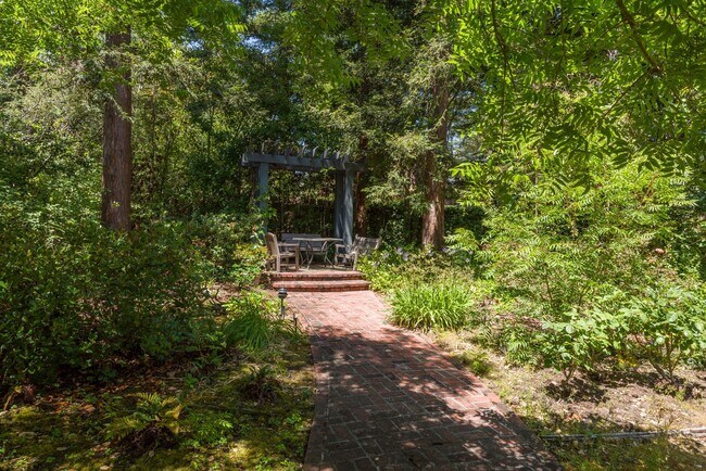 Building Photo - Vintage Craftsman Atherton Estate with Mod...