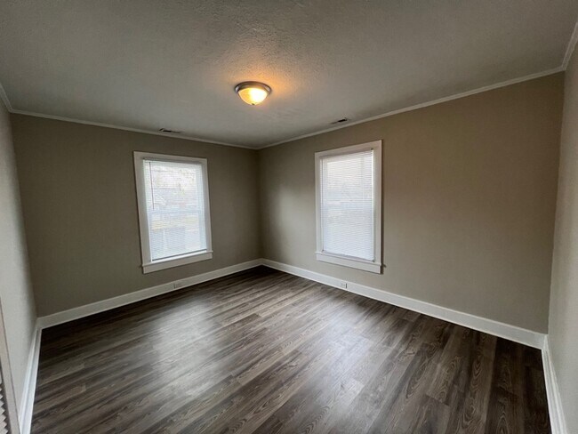 Building Photo - 1006 W C Street