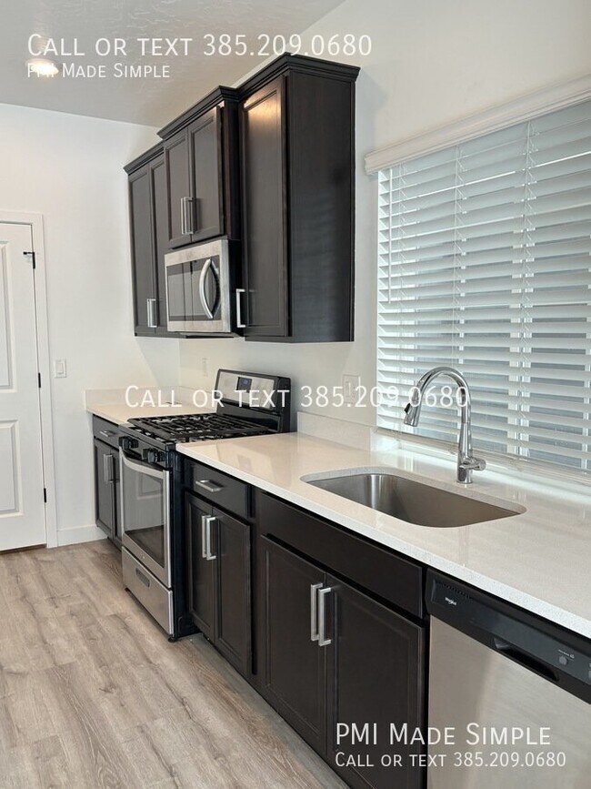 Building Photo - Modern and Spacious Home In Lehi with 2 Ca...