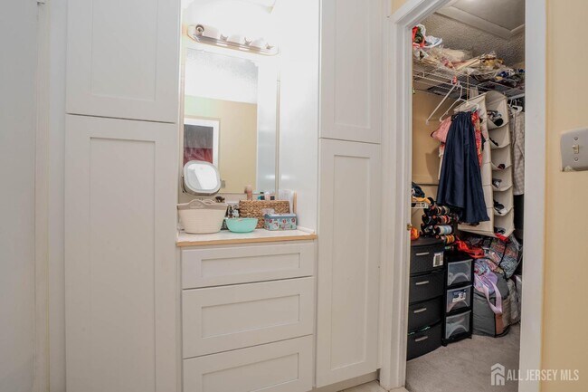 Building Photo - 58 Park Gate Dr