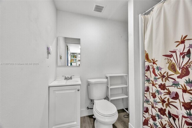 Building Photo - 5023 SW 59th Ave