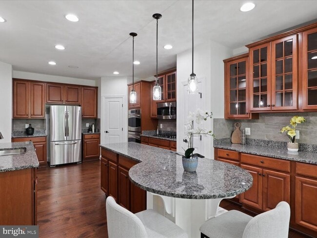 Building Photo - 41595 Revival Dr
