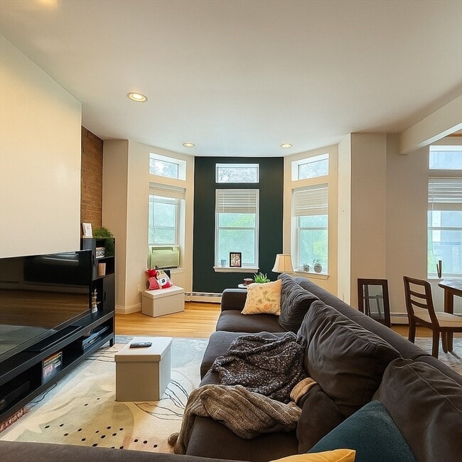 Building Photo - 390 Riverway