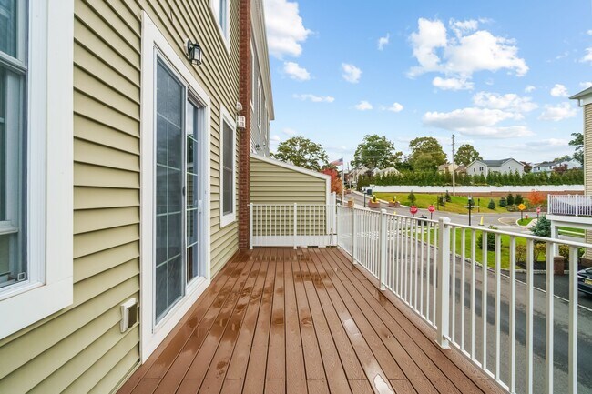 Building Photo - 205 Roosevelt Dr