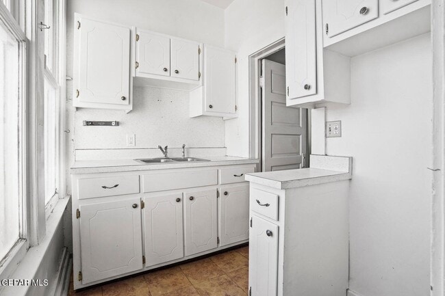 Building Photo - 3225 Fort Blvd