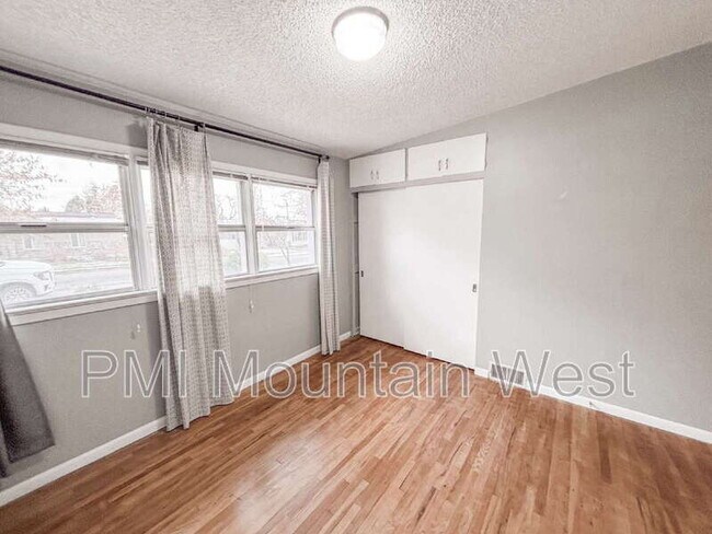 Building Photo - 481 E 2875 N